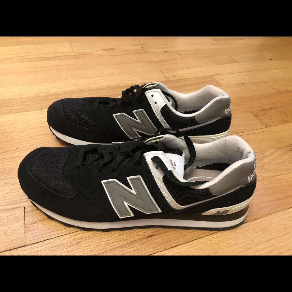 NWOB Men’s New Balance 574 Black Sneakers